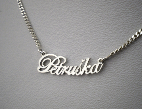 Náhrdelník se jménem Petruška
