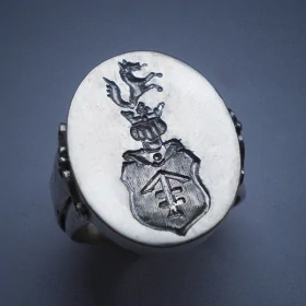 Stříbrný pečetní prsten s erbem