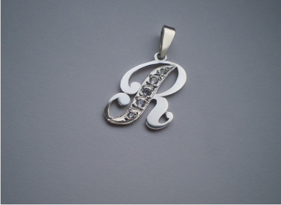 Psací písmeno s zirkony - přívěsek