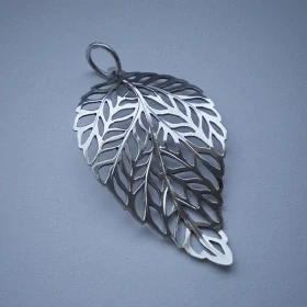 Prořezávaný list - přívěsek