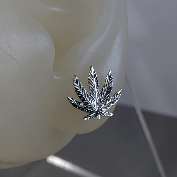 List konopí - náušnice