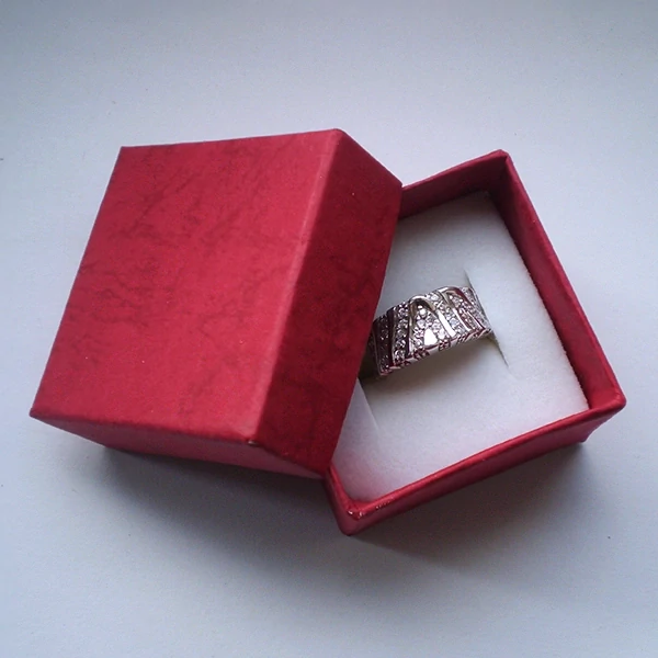 Barevné čtvercové papírové krabičky