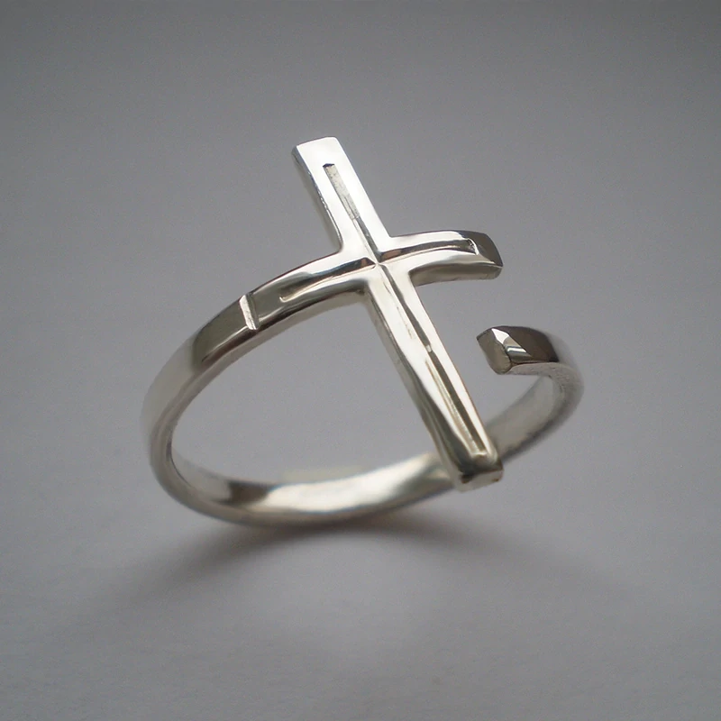 Rytý latinský křížek - prsten